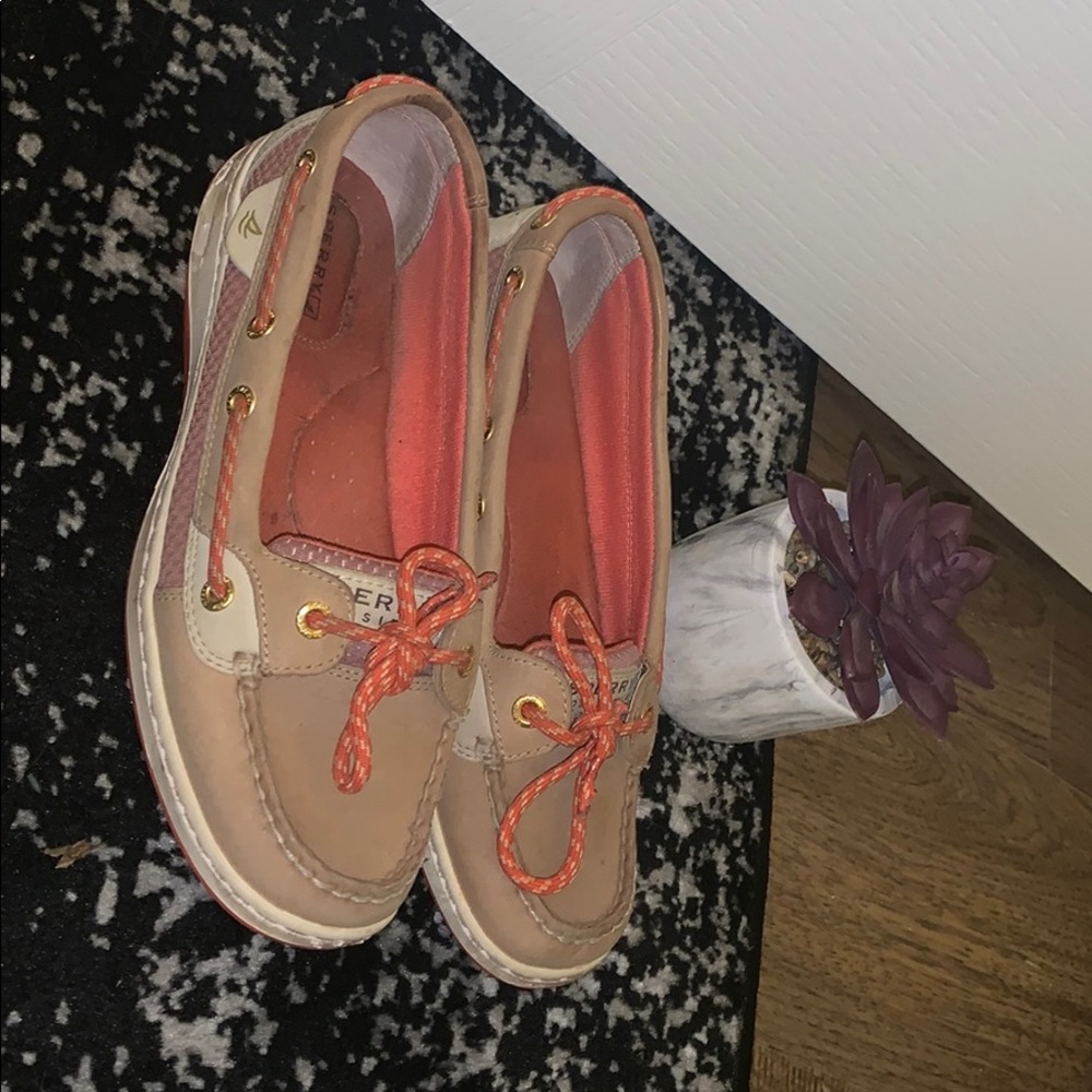 SPERRY CORAL SHOES. Hardly worn. Size 7.5